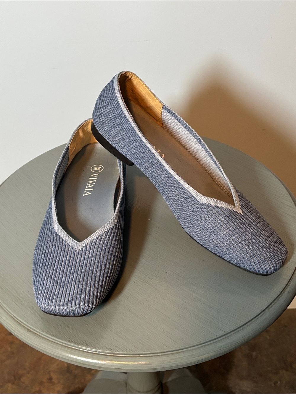 Vivaia Women's Two Toned Blue Ribbed Knit Flats, Size 40.